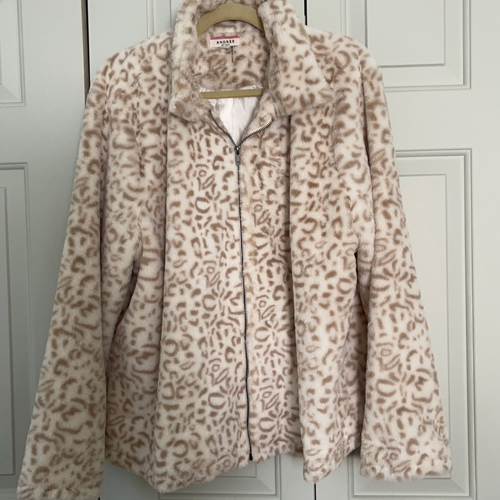 woman’s animal print light jacket - size 1X - Brand is Andree by unit